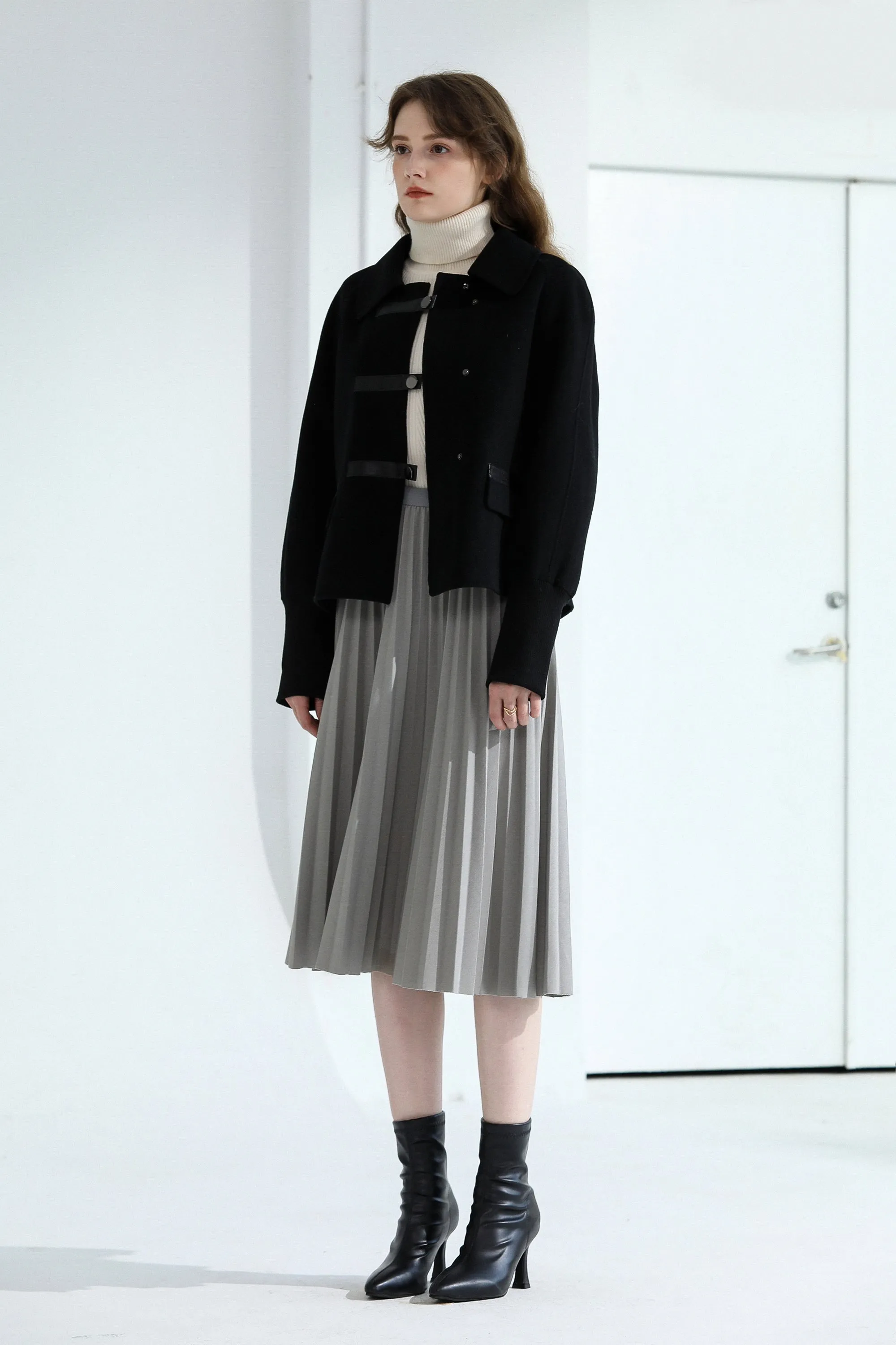 Fangyan | Janelle Black Cropped Wool Coat